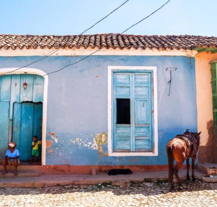 perfect 10 days in Cuba, blue wall, horse, woman and a child in Trinidad