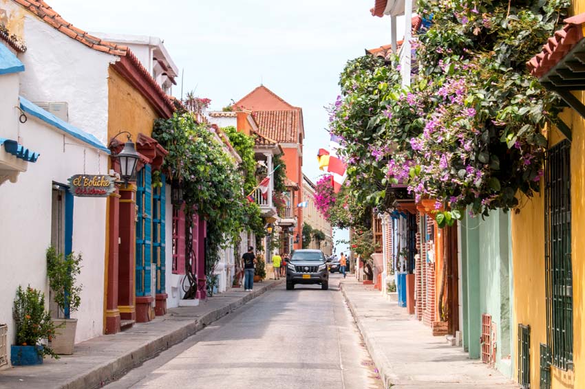 colourful houses with flowers and the car driving in Cartagena, one of the prettiest towns in Colombia